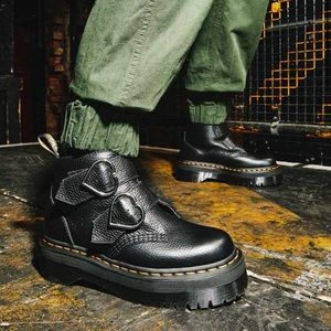 Dr martens Devon heart ankle boot